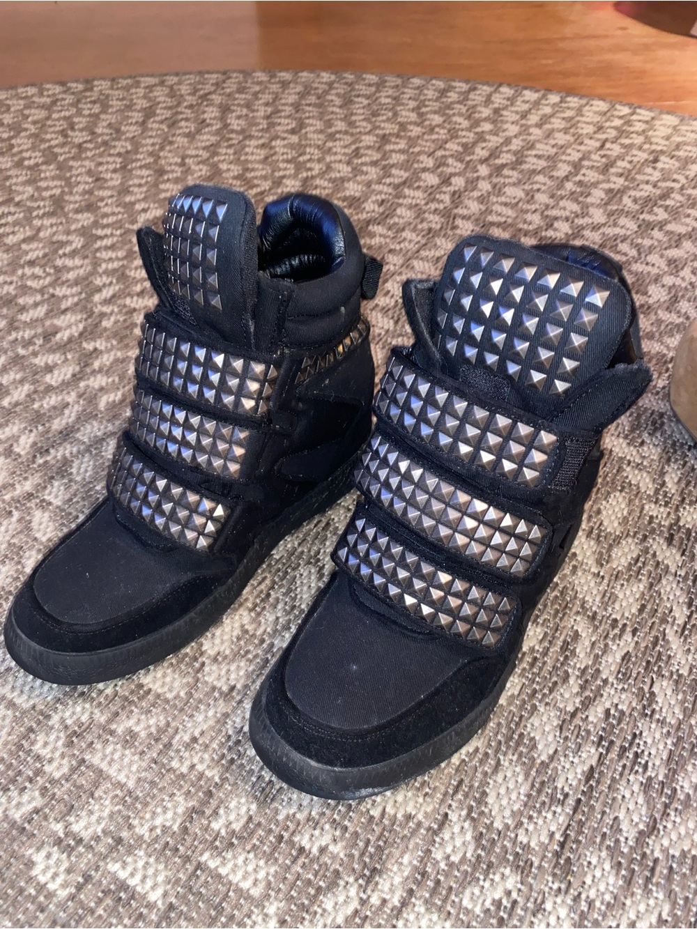 Studded wedge sneakers